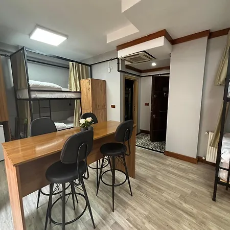 Moon ホステル イスタンブール