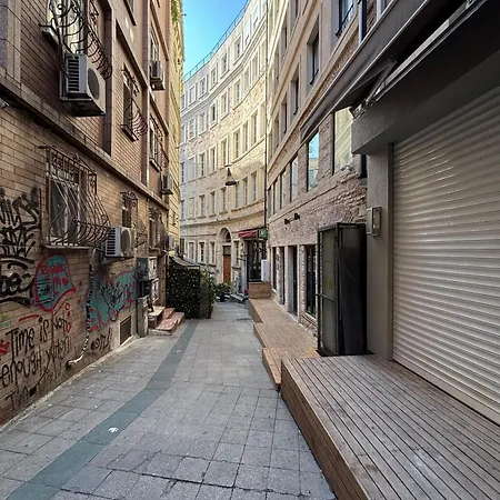 Vandrerhjem Moon Istanbul